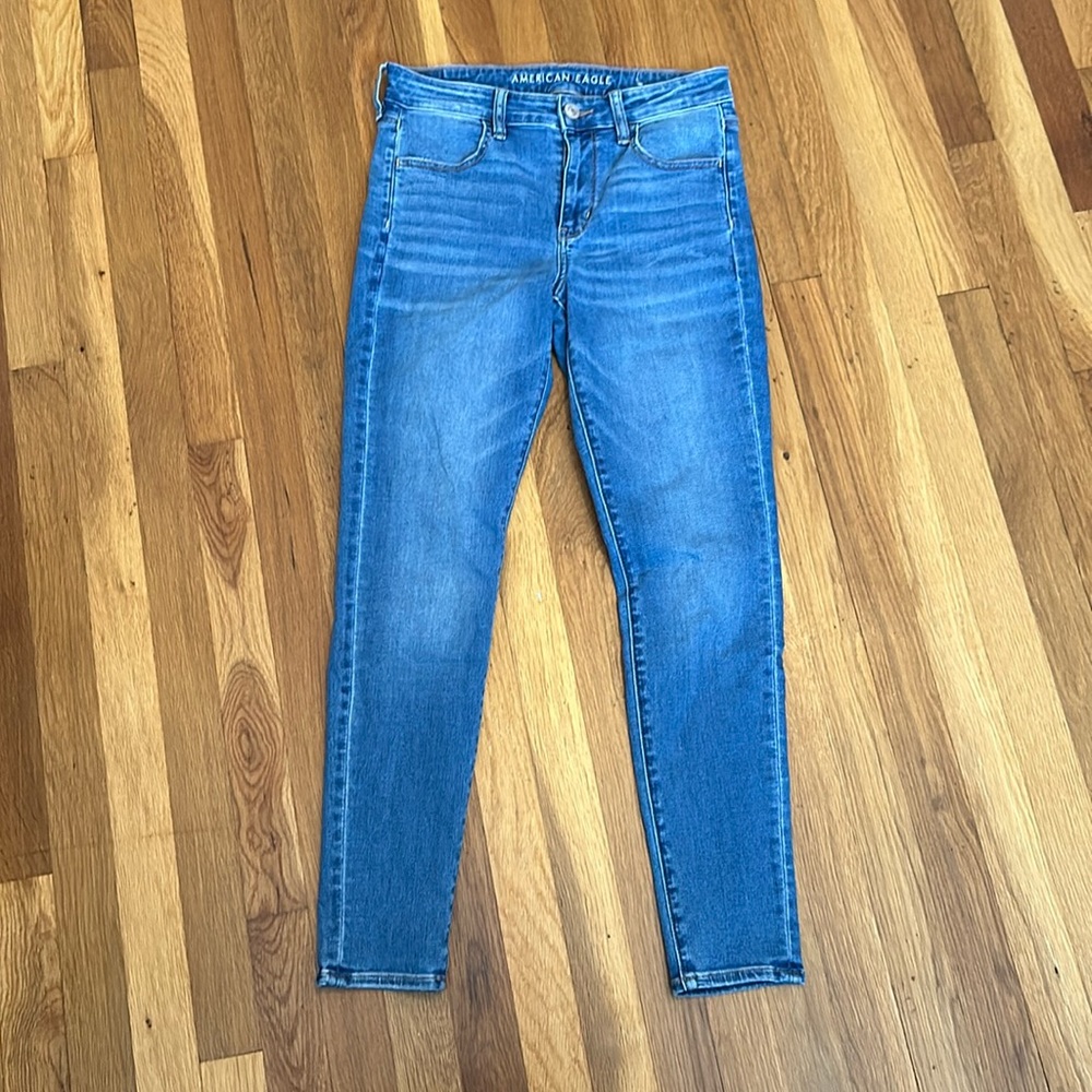 American Eagle Womens Size 8 Skinny Jeans. Next level stretch blue jean.